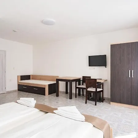 Kardinal Guest house *